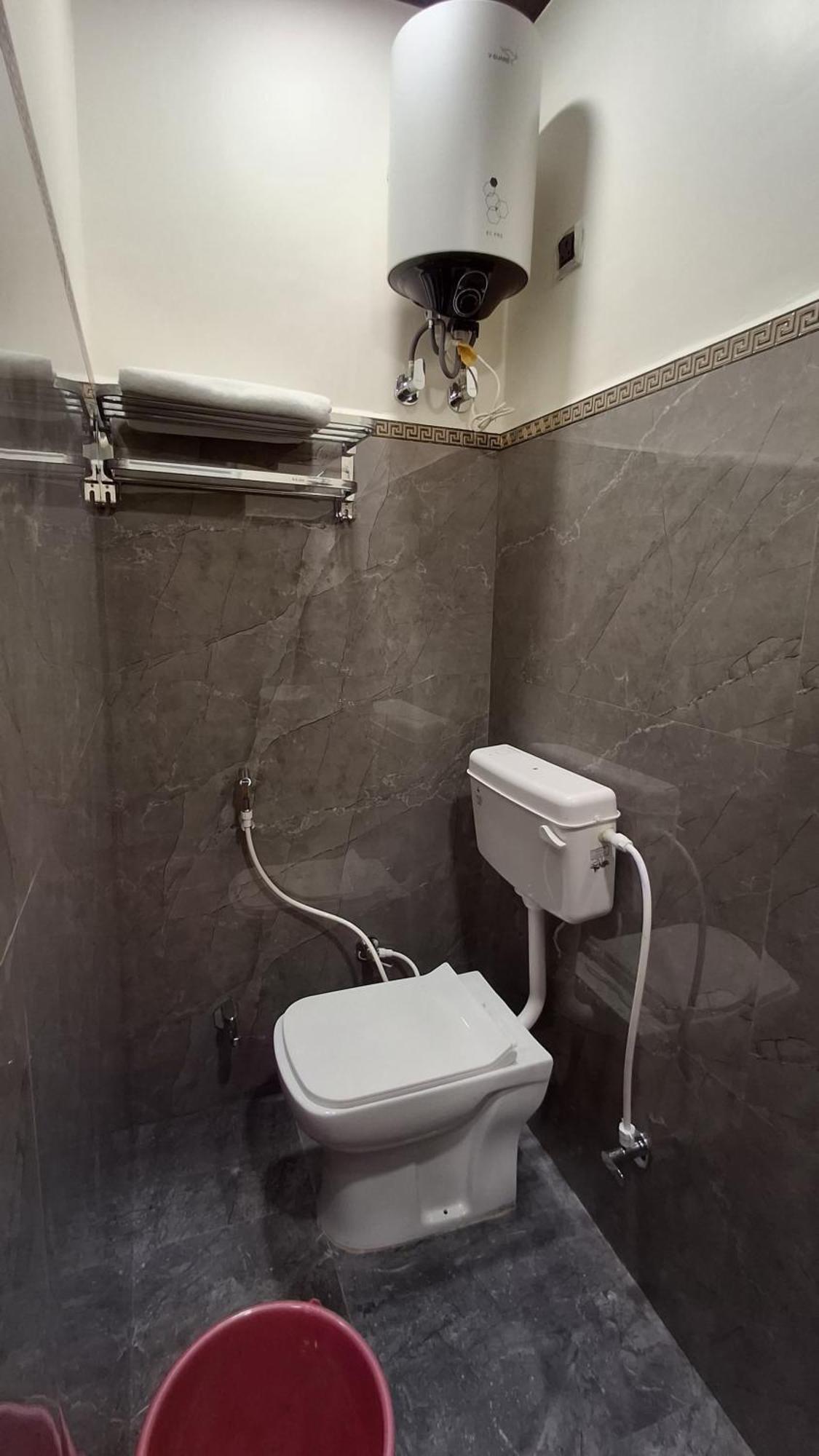 Shri Harihar Dham Hotel Матура Екстериор снимка