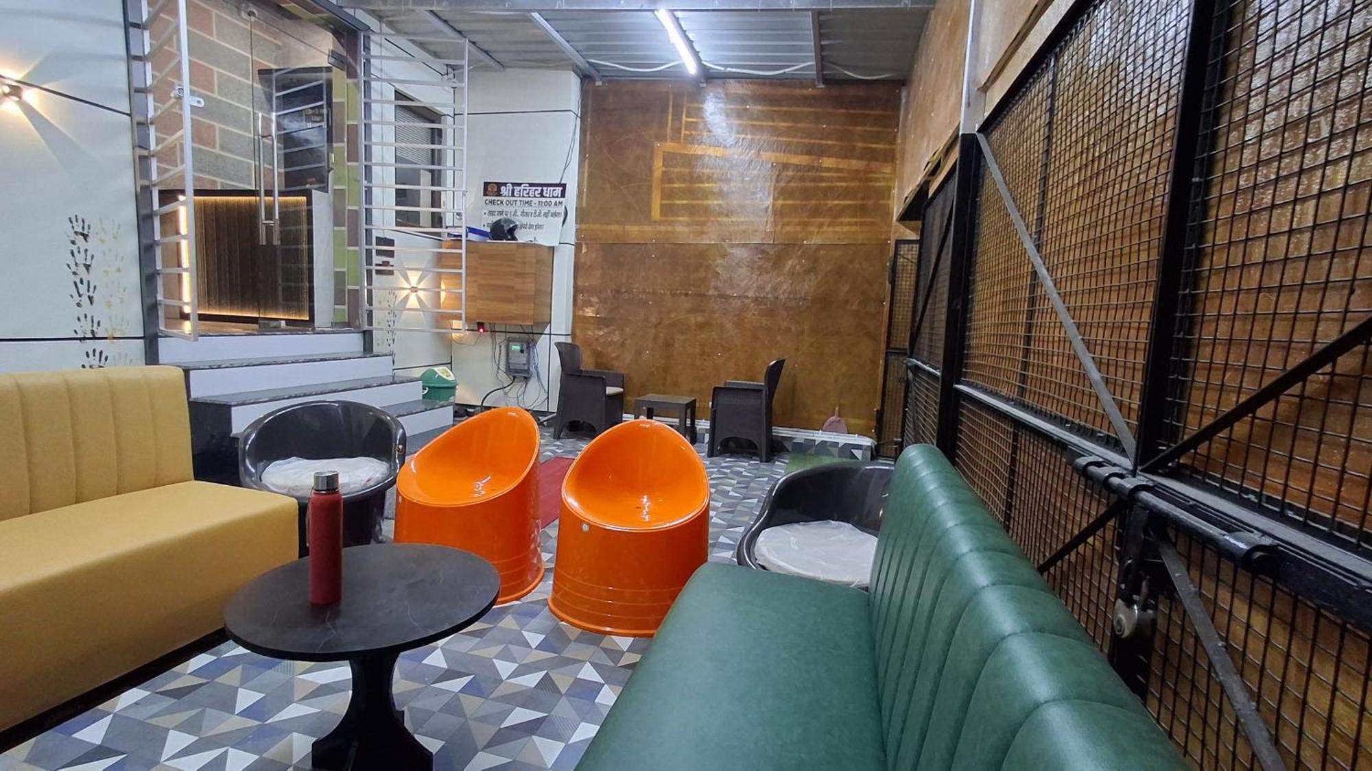 Shri Harihar Dham Hotel Матура Екстериор снимка